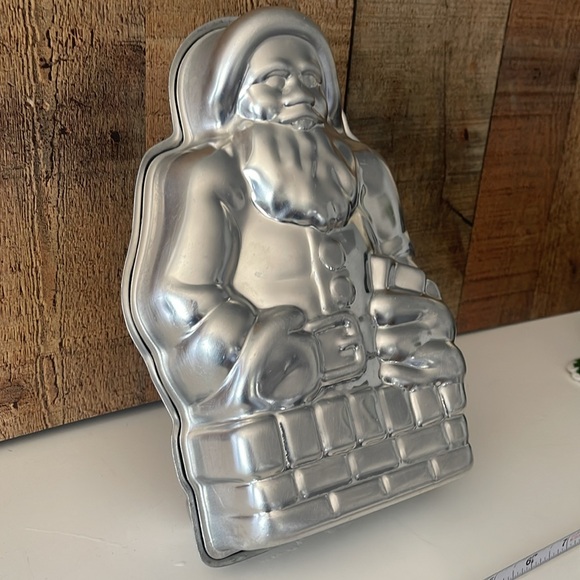 Vintage Santa Aluminum Cake Pan/Chocolate or Jell-O mold - Picture 5 of 6